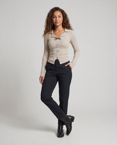 Damen Langarmshirt mit dekorativem Bindeband und figurschmeichelndem Schnitt