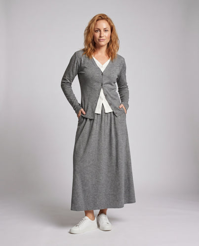Damen Langes Maxikleid mit leichtem, fließendem Stoff und eleganter Schürze