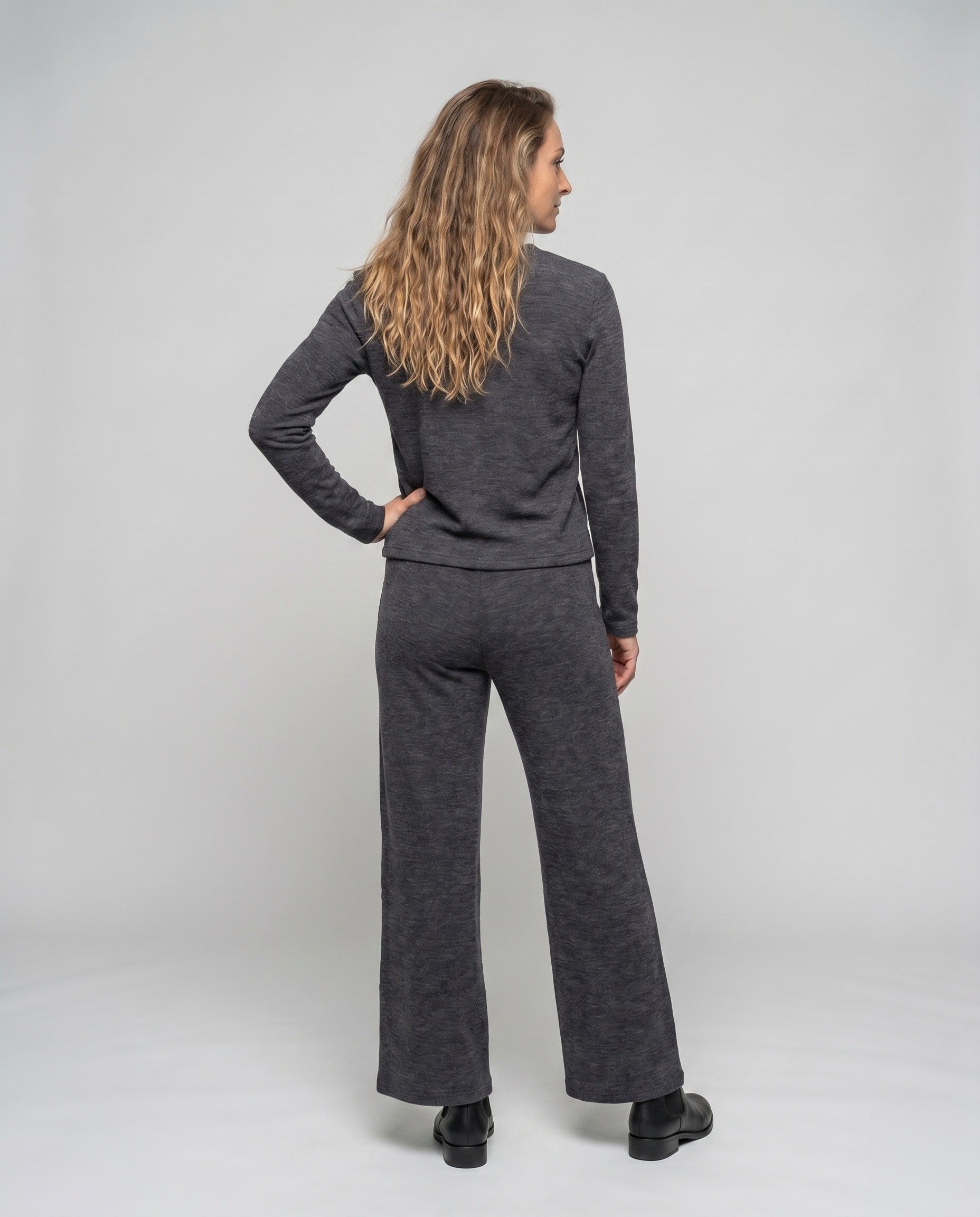 Product 15633276404042 - back_view