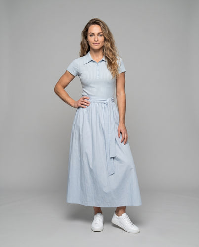 Damen modisches Polo-Shirt mit feinem Rippenmuster und figurbetonter Passform