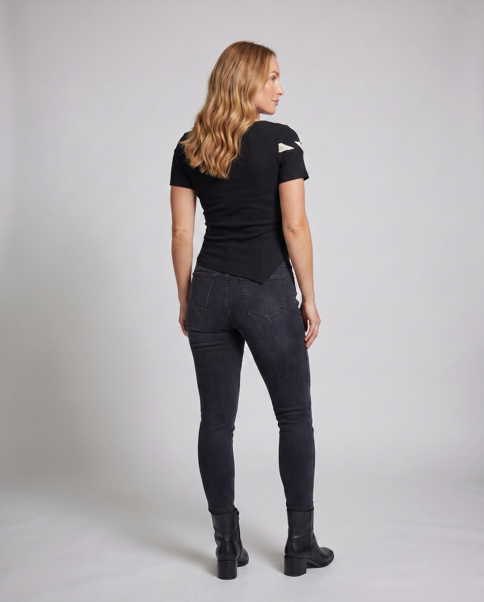 Product 15634861818186 - back_view