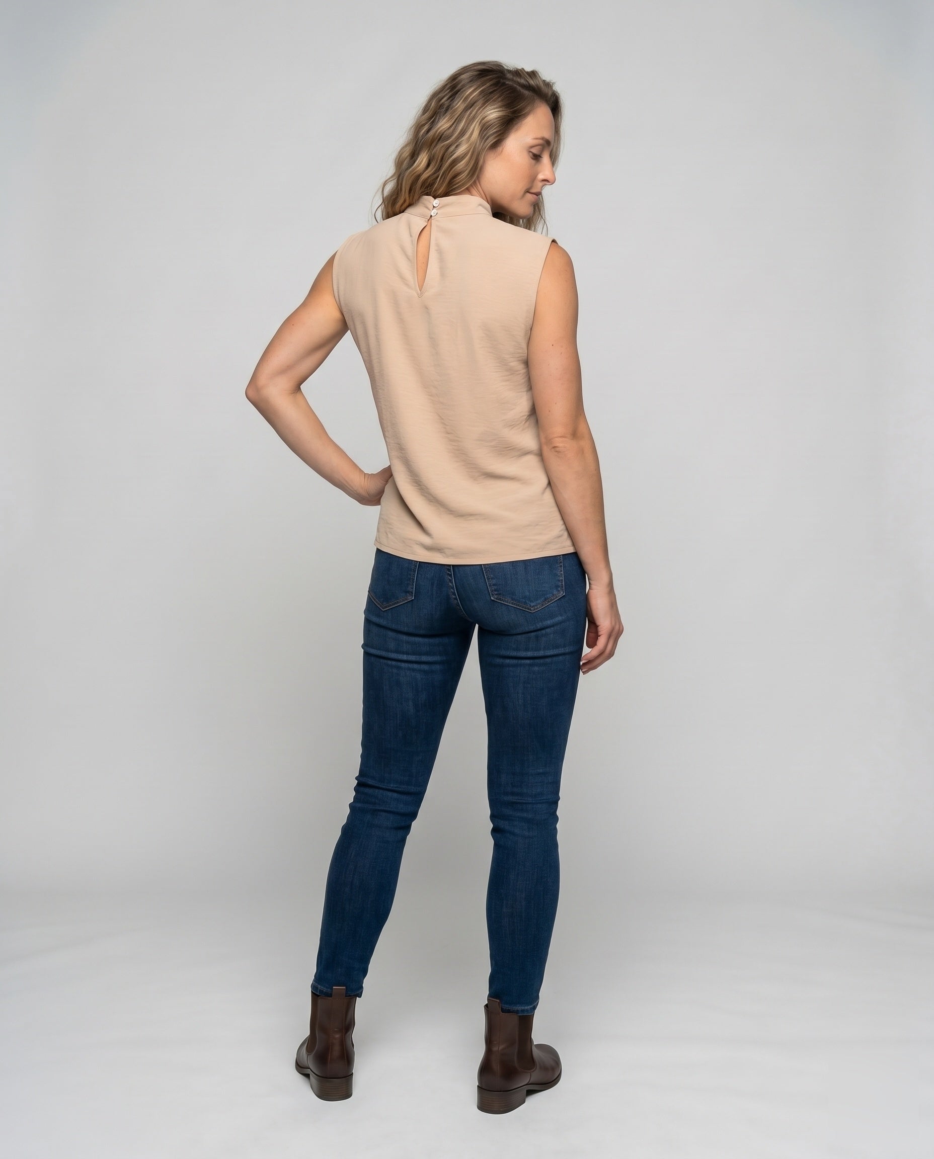 Product 15634912837962 - back_view