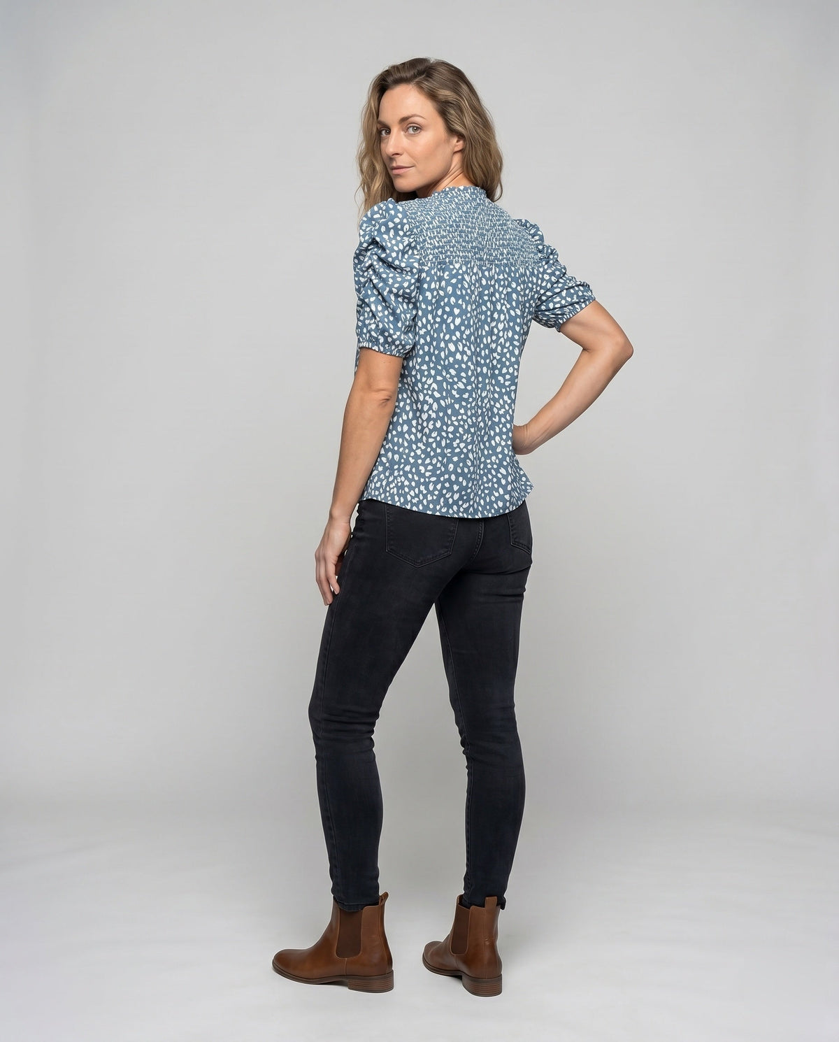 Product 15634915787082 - back_view