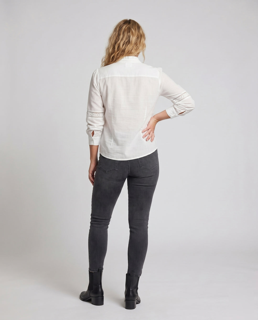 Product 15634918932810 - back_view
