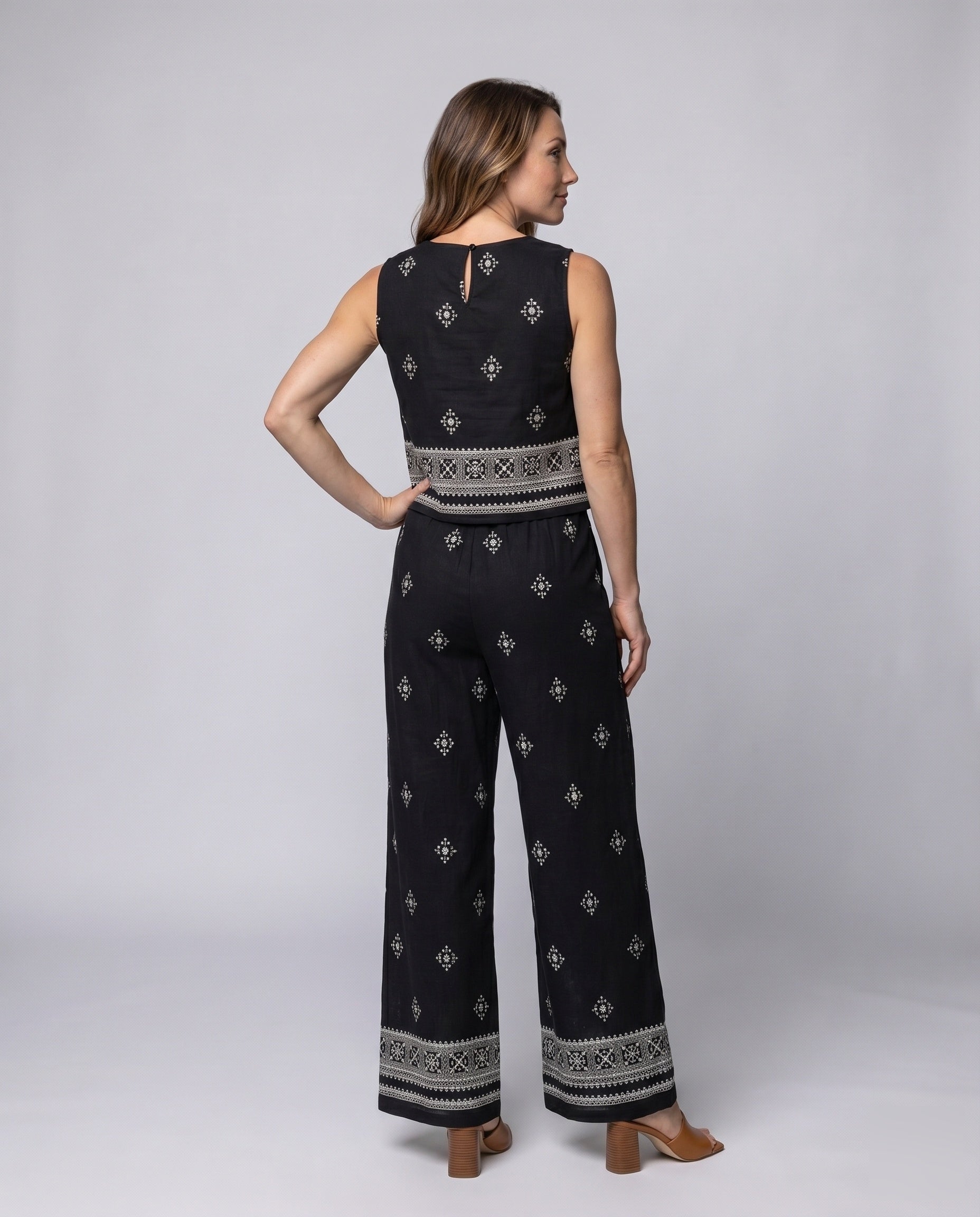 Product 15634926862666 - back_view