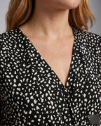 Product 15634930205002 - close_up_detail
