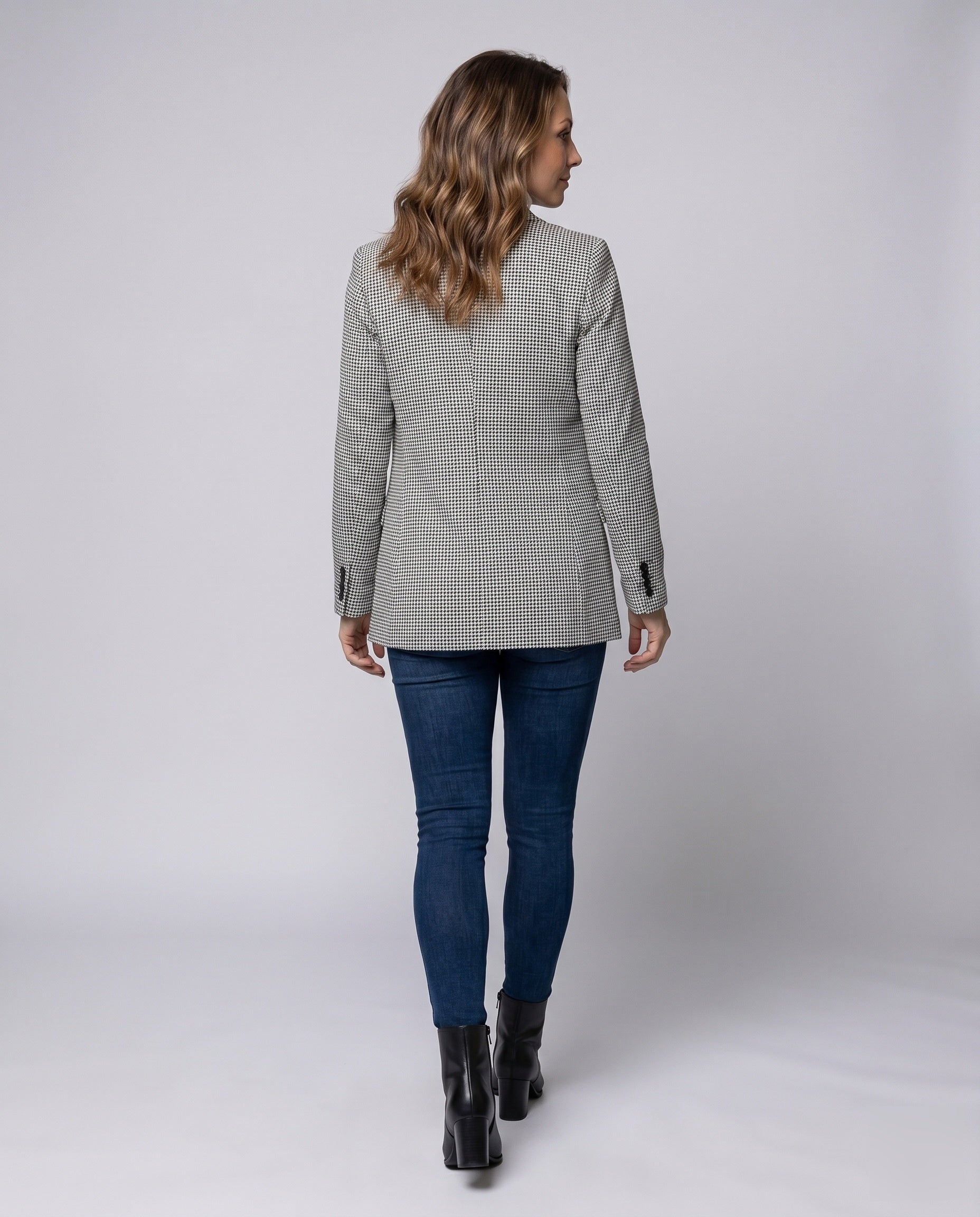 Product 15634931843402 - back_view