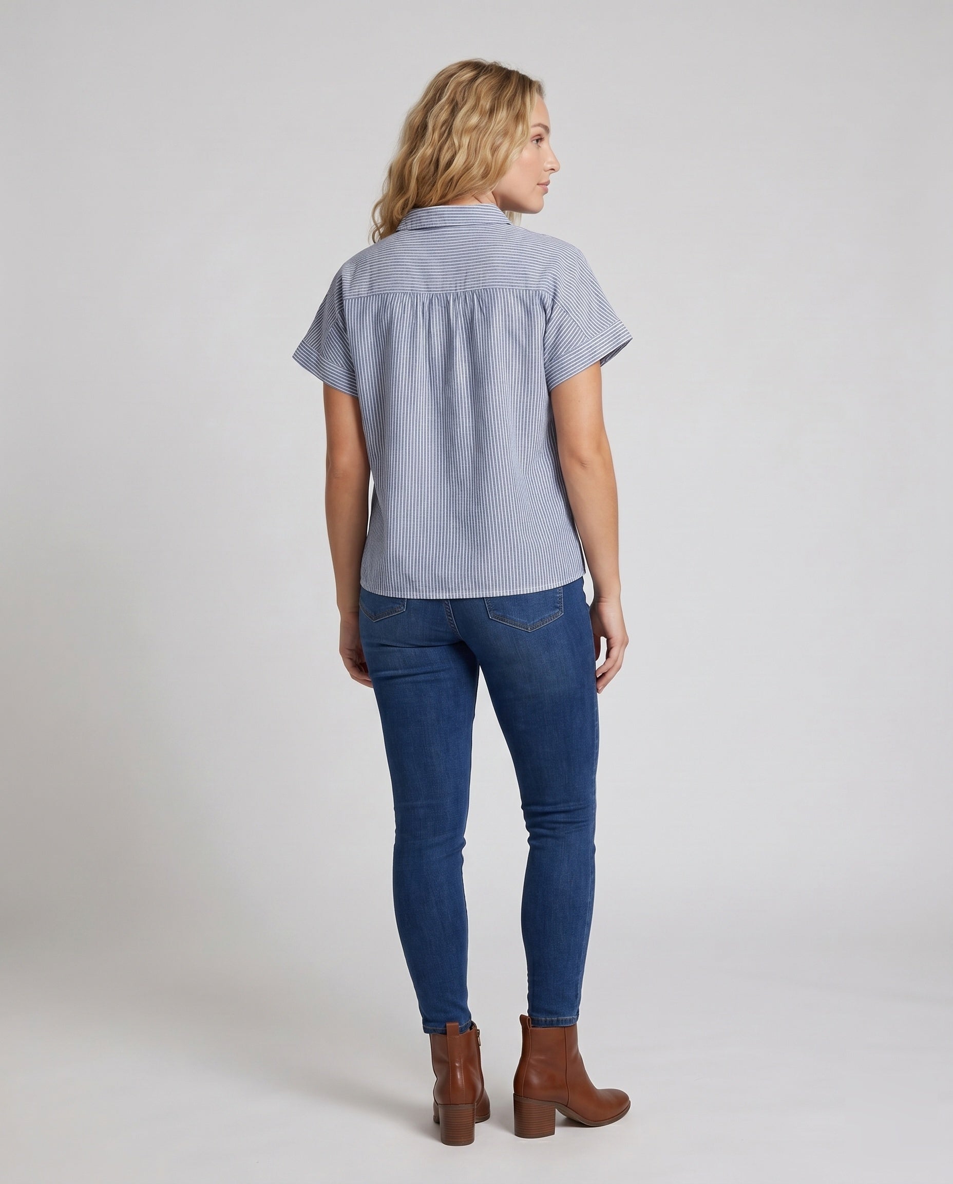 Product 15634933743946 - back_view