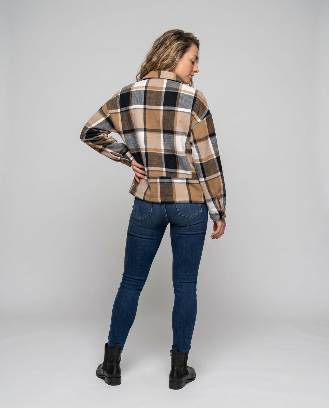 Product 15634936856906 - back_view
