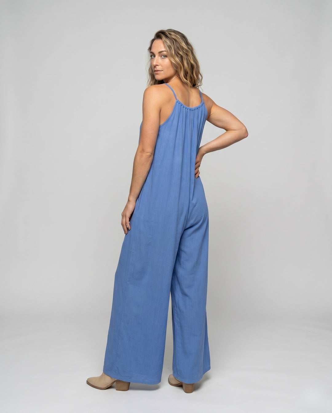 Product 15634940985674 - back_view