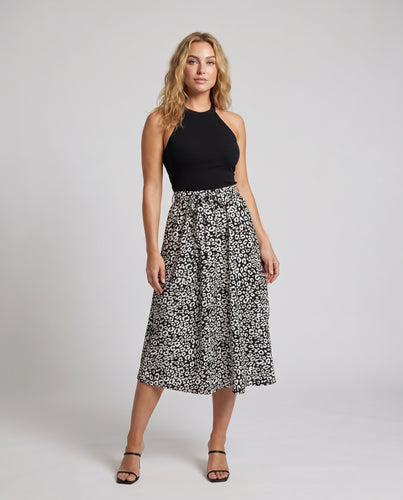 Damen Maxikleid mit eleganter A-Linien-Silhouette und femininen Mustern