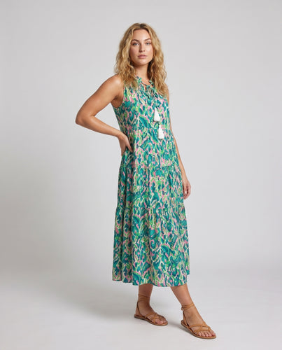 Damen Maxikleid mit feminine Rüschendetails und verspieltem Floralprint
