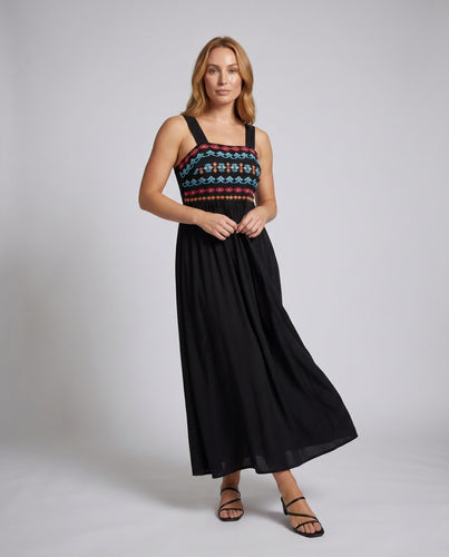 Damen Maxikleid mit kunstvollem Stickmuster und elegantem Schlitz