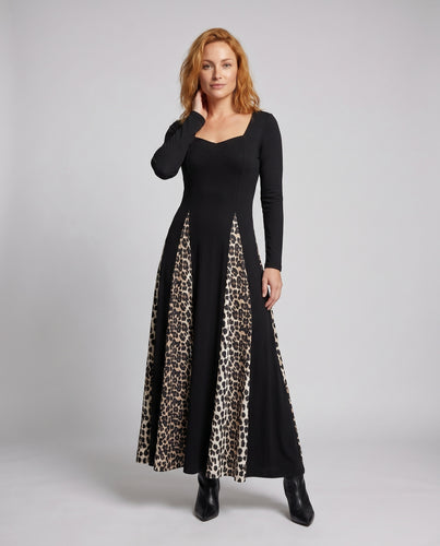 Damen Maxikleid mit raffiniertem Schnitt und auffälligem Tiermuster