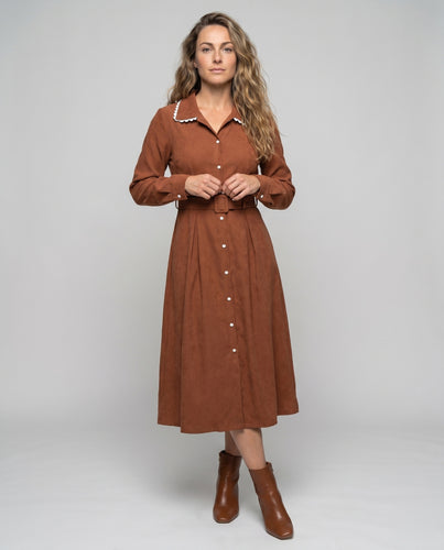 Damen Midi-Kleid mit weit geschnittenem Kragen und Knopfdetails