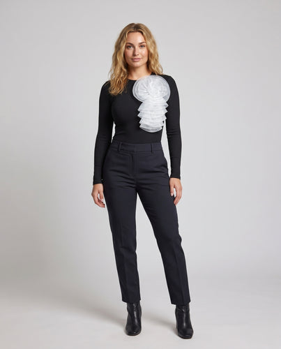 Damen Oberteil mit elegantem Volant und raffinierten Ärmeln