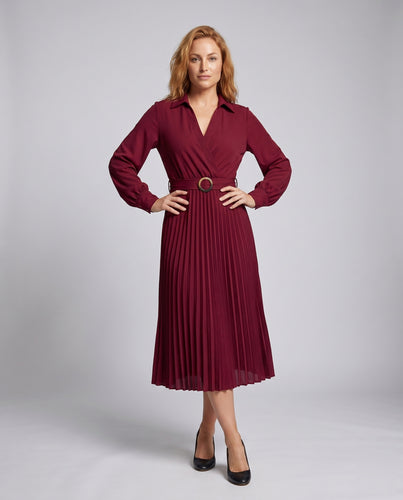Damen Plisseekleid mit elegantem Taillengürtel und fein strukturiertem Stoff