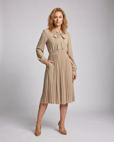 Damen Plisseekleid mit eleganter Schleifenapplikation und durchgehendem Schnitt