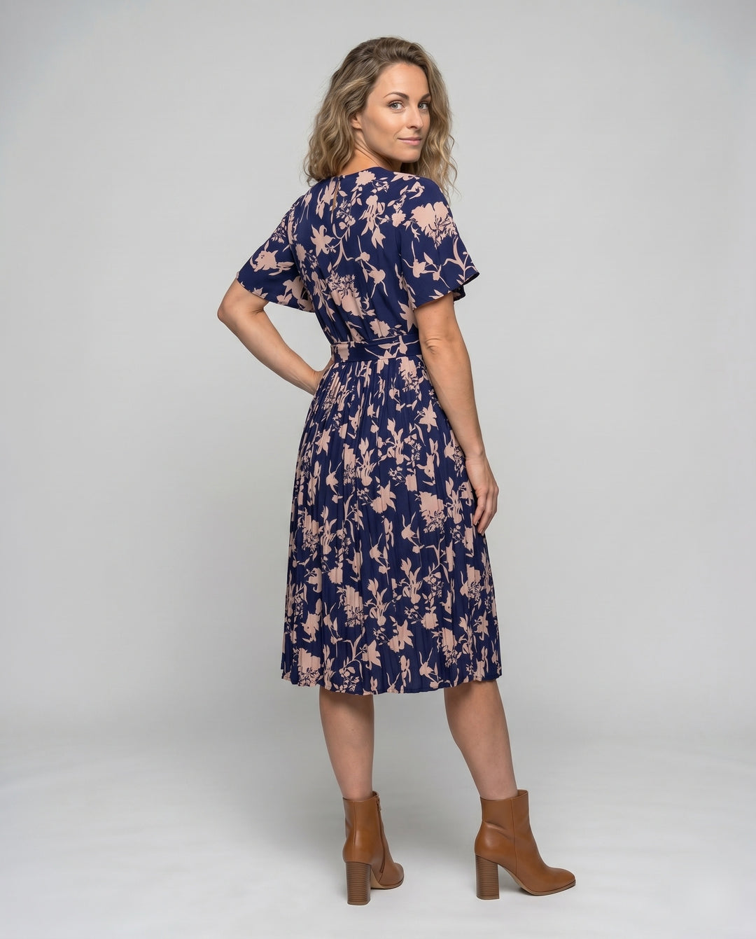 Product 15636304331082 - back_view