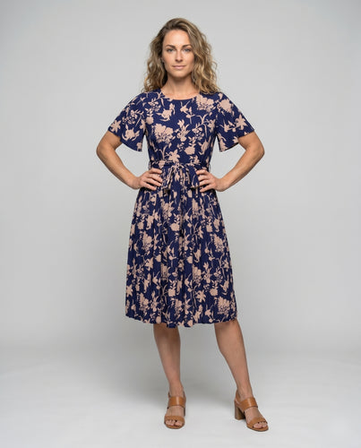 Damen Sommerkleid mit Gürtel und floralem Design
