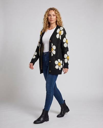Damen Strickjacke mit floralem Muster und eleganten Knopfdetails