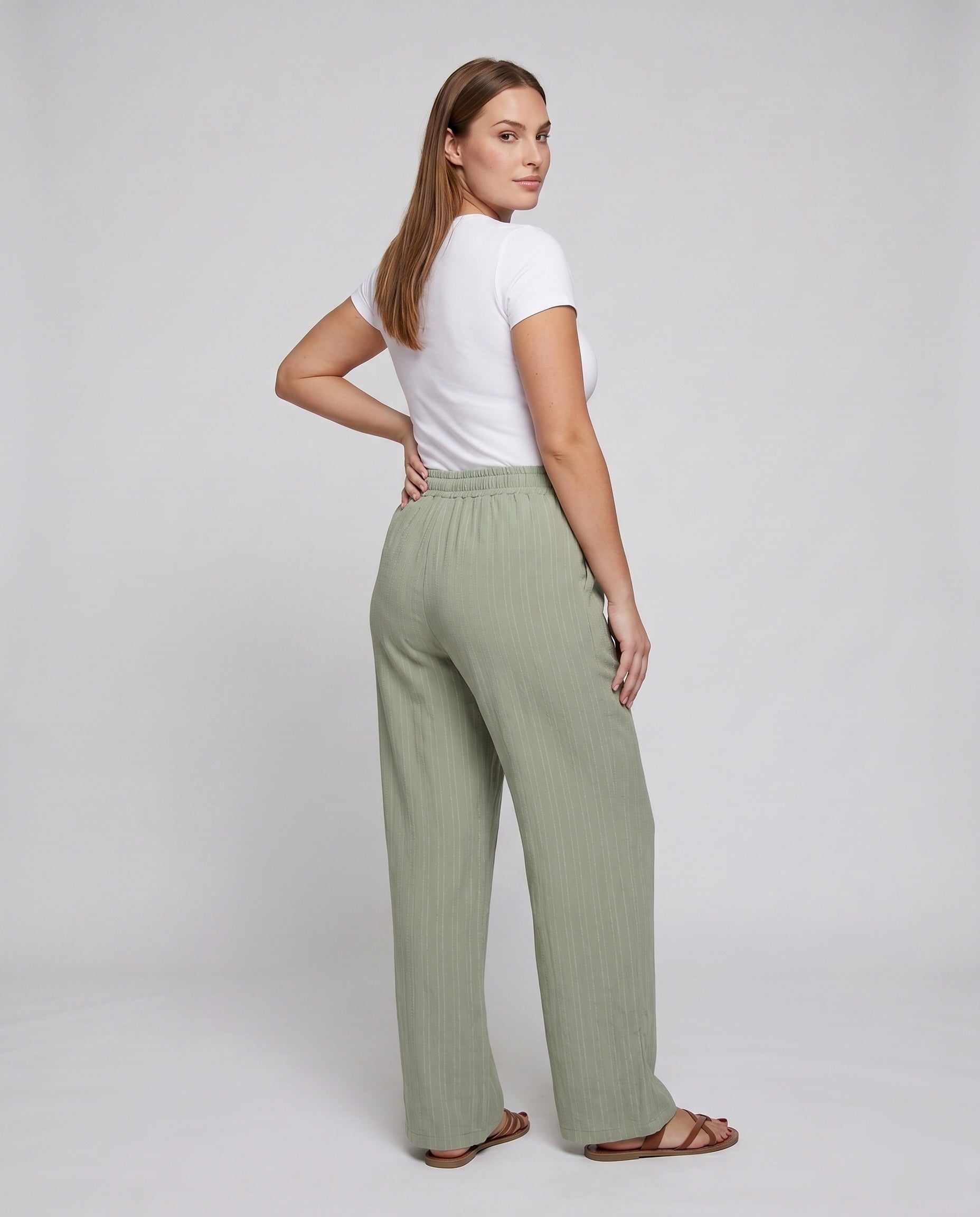 Product 15636321304906 - back_view