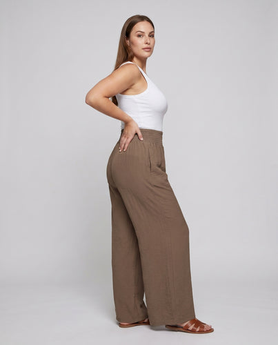 Damen weite Sommerhose mit elastischem Bund und seitlichen Taschen