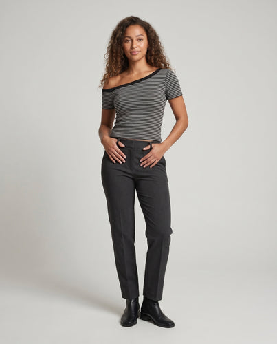 Damen asymmetrisches Kurzarm-Shirt mit charismatischem Streifenmuster und elegantem Rundhalsausschnitt