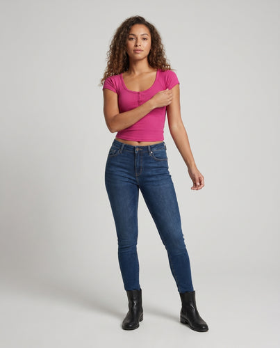 Damen Crop-T-Shirt mit figurbetonter Passform und modischem V-Ausschnitt
