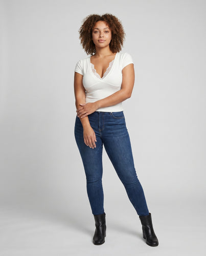 Damen Crop-Top mit elegantem Spitzenverlauf