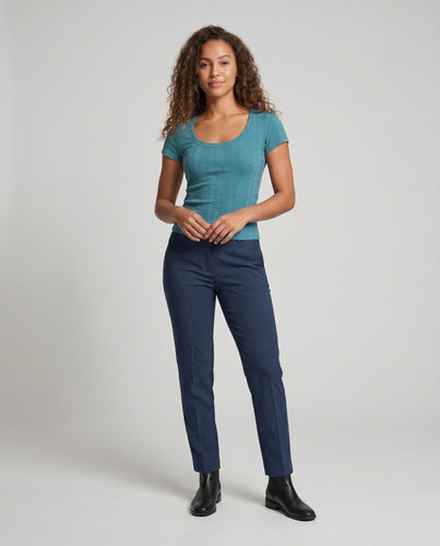 Damen figurbetontes Kurzarmshirt mit Strukturmuster und tiefem Rundhalsausschnitt