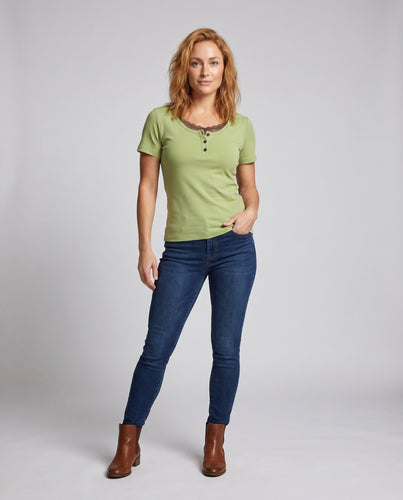 Damen Kurzarmshirt mit eleganter Knopfleiste und Spitzenakzenten