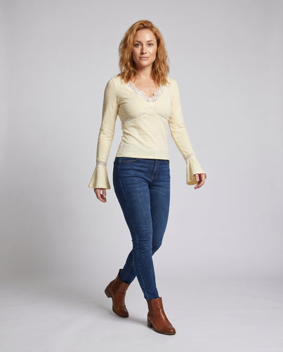 Damen Langarmshirt mit romantischen Spitzenakzenten und elegantem V-Ausschnitt