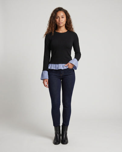 Damen Langarmshirt mit verspielt gerafftem Volant und kontrastierenden Ärmeln