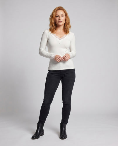 Damen Langarmshirt mit zarten Spitzenverzierungen