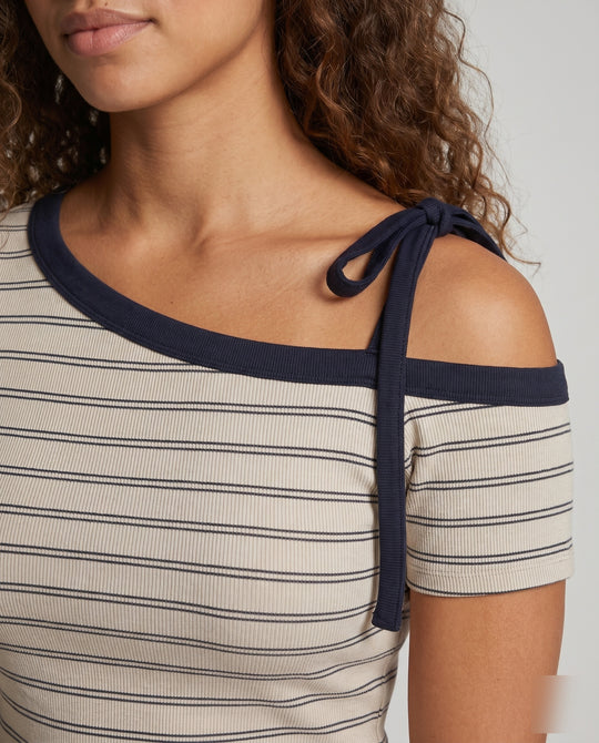 Product 15637870575946 - close_up_detail