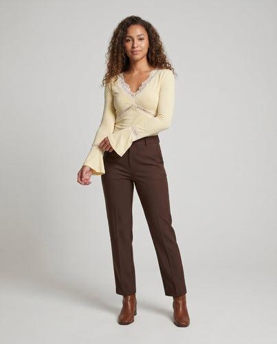 Damen romantisches Langarmshirt mit einem eleganten Spitzen-V-Ausschnitt