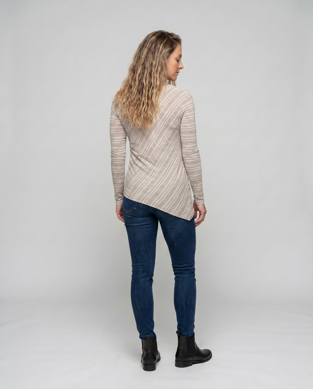 Product 15637871591754 - back_view