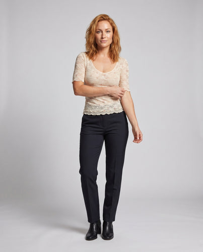Damen Spitzenkleid mit zarten Blumendetails