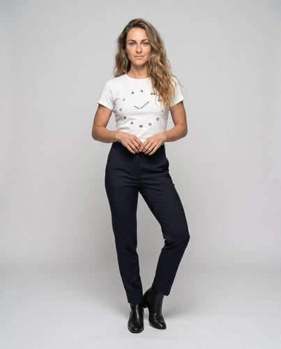 Damen T-Shirt mit kreativem Schriftzug und körperbetontem Schnitt