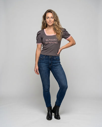 Damen T-Shirt mit kreativem Schriftzug und puffärmeligem Design