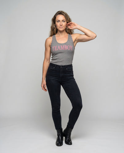 Damen Trägershirt mit kreativem Schriftzug und stylishen Details