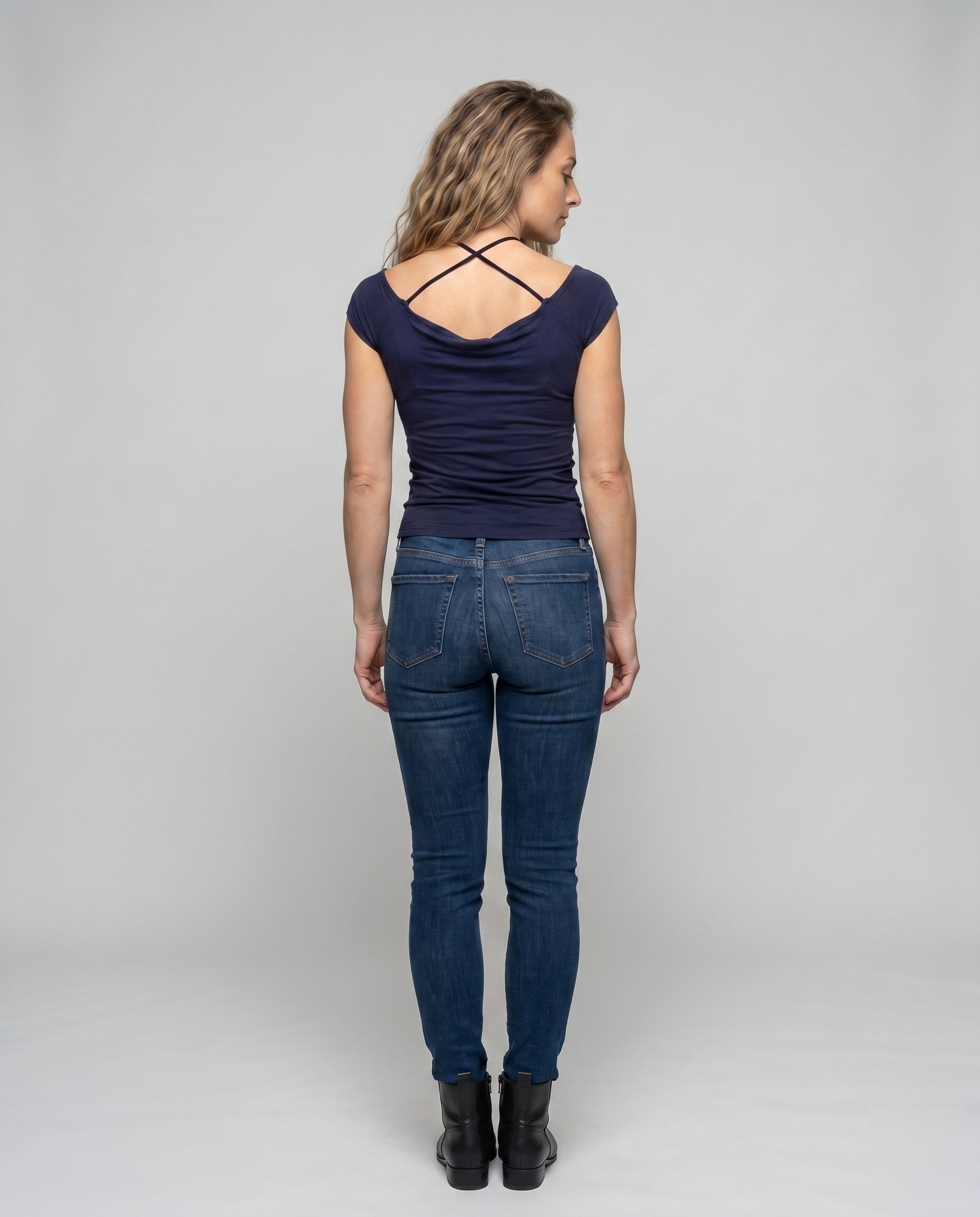 Product 15637880963402 - back_view