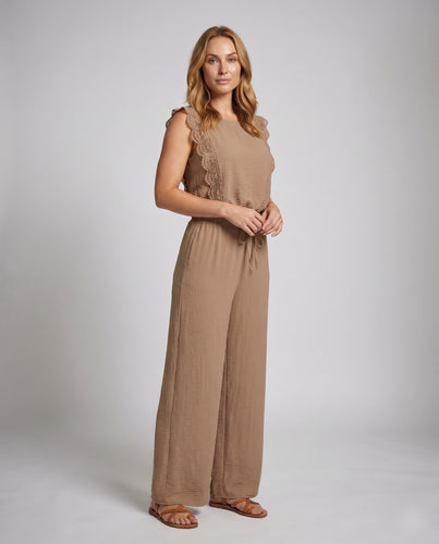 Damen Sommer Jumpsuit mit luftigen Rüschendetails
