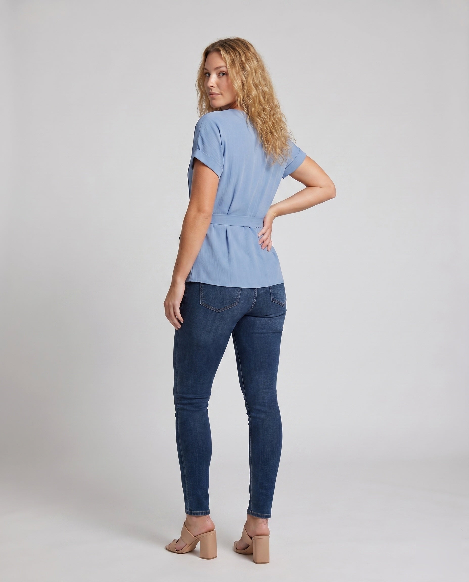 Product 15639209738570 - back_view