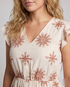Product 15639219700042 - close_up_detail