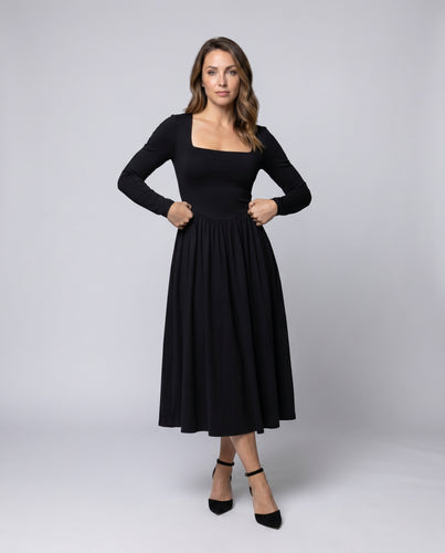 Damen elegantes Maxikleid mit schmalen Spaghetti-Trägern und Raffungen