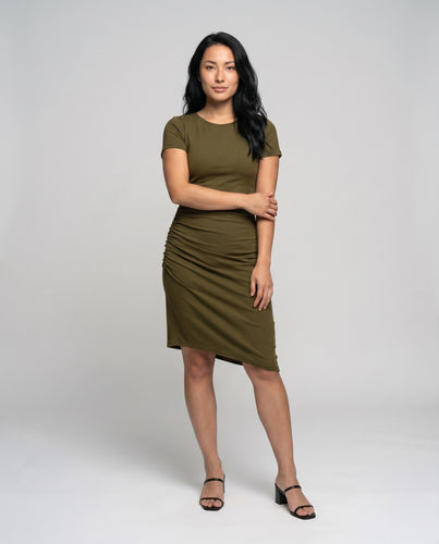 Damen Figurbetontes Kleid mit seitlichen Raffungseffekten