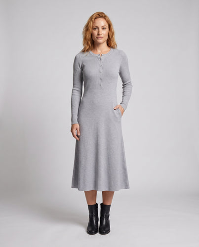 Damen Langarm Maxi-Kleid mit Knopfdetails und angenehmem Tragekomfort