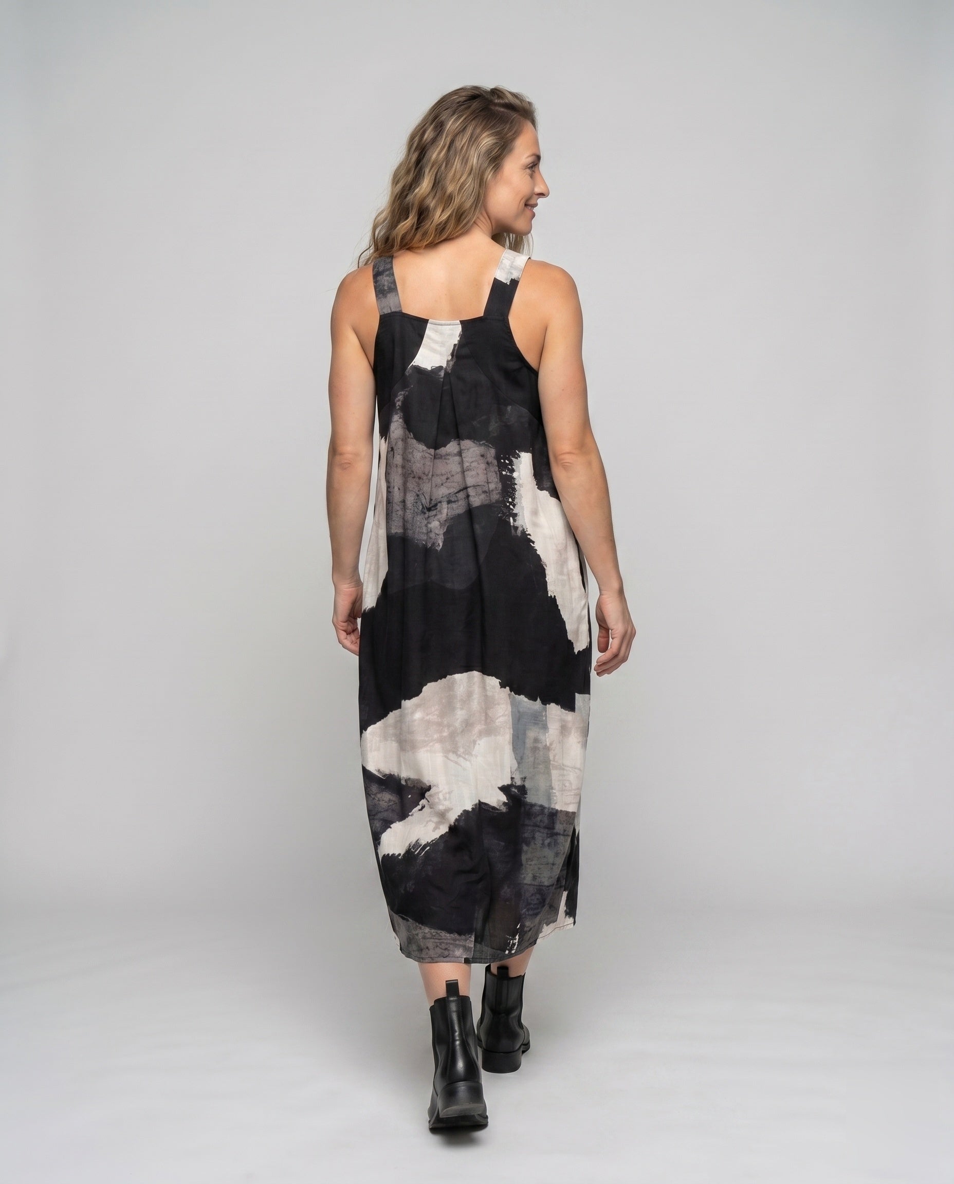 Product 15641191874890 - back_view